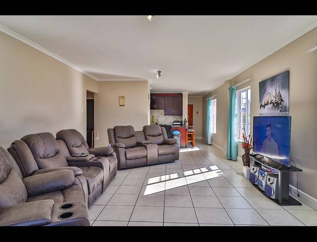 3 BEDROOM TOWNHOUSE RENTED IN LORRAINE
